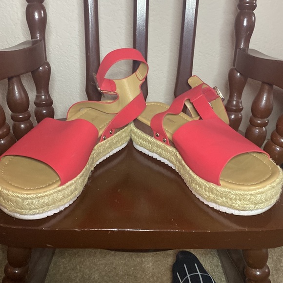Red Strap Forever Sandals - Picture 6 of 11